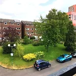 Cosy Bedroom With Private Bathroom Ensuite In London Canary Wharf E14 Only 1 Stop To Excel And O2 For Short Or Long Let In London Canary Wharf, Less Than An Hour From Heathrow, Stansted And Gatwick Airport