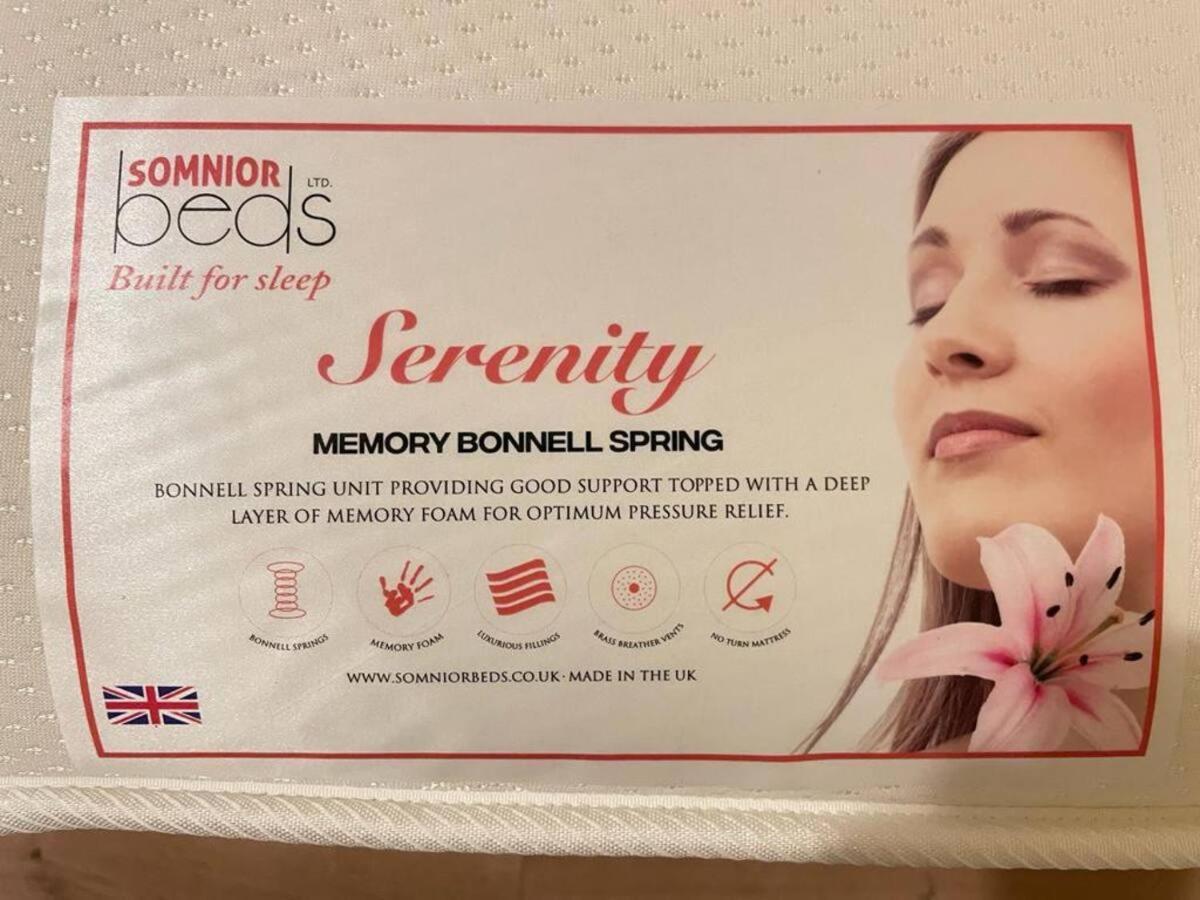 Cosy Bedroom With Private Bathroom Ensuite In Canary Wharf E14 Only 1 Stop To Excel And O2 For Short Or Long Let In Canary Wharf, Less Than An Hour From Heathrow, Stansted And Gatwick Airport Gasthof